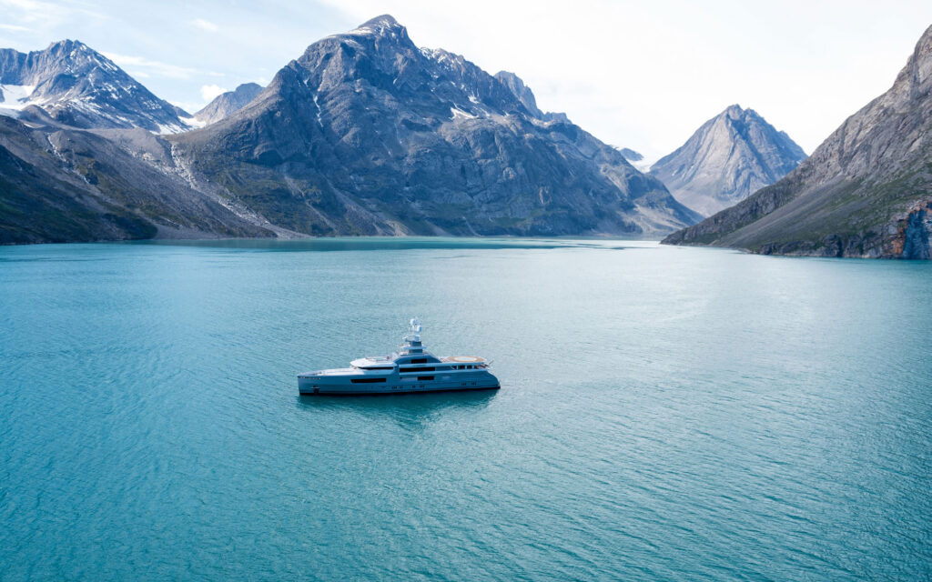 motor yacht CLOUDBREAK cruising in a Fjord