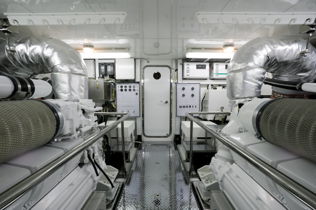 Maschinenraum einer Motoryacht